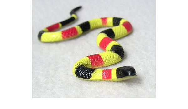 Amazon Com Serpiente De Coral 5 1 4 Inches De Largo De Plastico F42 9 Toys Games