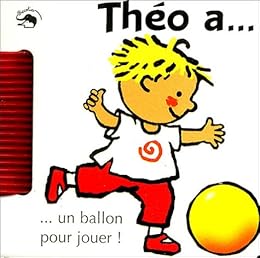 Théo a un ballon pour jouer !