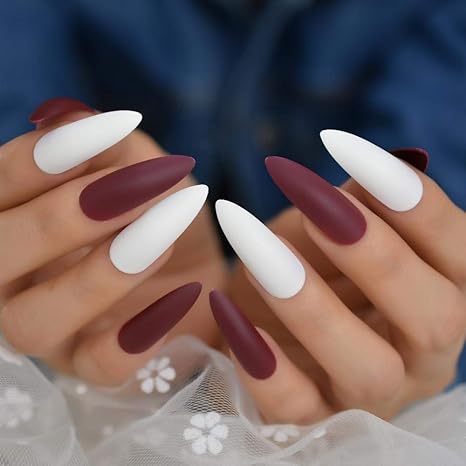 Amazon Co Jp スティレットロングビューティフルフェイクネイルホワイトブラウンフルカバーアクリルネイルマットシャープデコレーションネイルアート Diy 工具 ガーデン