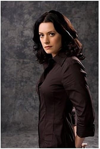 Criminal Minds Paget Brewster As Emily Body Turned To The
