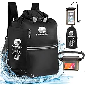 Etechydra Dry Bag 20L Rucksack Wasserdicht Taschen, Ultralight Wasserdichter Packsack Sack Beutel Outdoor für Boote Strand, Kajak, Camping, Bootfahren, Schwimmen, Angeln, Wandern, Schwarz. 1 Schnorchelmasken 51KsdZWXTgS. SS300 ★LIGHTWIGHT DURABLE NYLON RUCKSACK - Unsere Dry Bag Wasserdichter Packsack besteht aus Nano-Dacron-Material, ist extrem langlebig, ungiftig und geruchlos. Im Vergleich zur traditionellen Strand Wasserdichte Taschen ist unsere Faltgröße nur die Hälfte davon, leicht, faltbar und tragbar. Die Integration von Aufbewahrungstasche und wasserdichtem dry bag ultralight Rucksack erhöht die Kapazität und die bequeme Aufbewahrung.
★AUSGEZEICHNETER WASSERDICHTER TROCKENSACK- Der wasserdichte und reißfeste Etechydra Wassertasche Packsack 10L /20L bietet einen hohen Schutz für wichtige Gegenstände wie Smartphones, Kameras, Dokumente, Kleidung usw. Die neuesten wasserdichten PVC-Streifen sorgen für Wasserdichtigkeit Dichtung. Kajakfahren Wasserdichte Taschen Beutel Es ist sehr sicher im Wassersport zu verwenden.
★WET DRY SEPARATION VERSATILE DRY BAG - Wasserdichte taschen outdoor Dank des Designs für Nass-Trocken-Trennung und Seitentaschen können Sie nasse Kleidung hineinlegen, Halten Sie alles trocken zum Schwimmen, Bootfahren, Kajakfahren aber auch für Outdoor-Aktivitäten wie Camping, Wandern. Der reflektierende Streifen der Reißverschlusstasche kann Ihre Sicherheit im Dunkeln schützen. Die Seitentaschen eignen sich hervorragend für Wasserflaschen und Regenschirme.