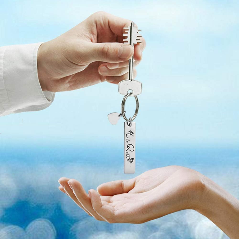 Pair of Couple Keyrings with Engraving His Queen and Her King Crown - Image 4