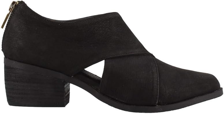 me too black suede booties