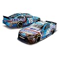 #18 Kyle Busch 2016 Snickers Crisper 1/64 NASCAR Diecast Car Toyota Camry Action Gold Series -