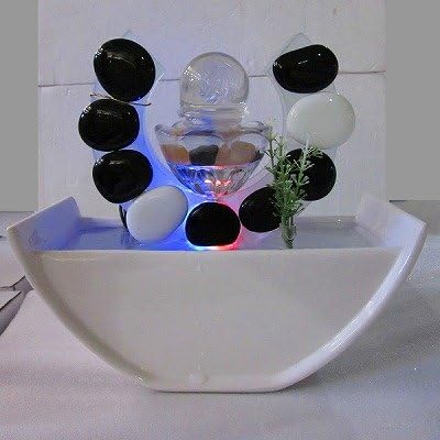 Amazon Co Jp ミニ噴水 ミニファウンテン 水流でマイナスイオン発生がします 水の音を聞くだけで ほっと心が和むインテリアです ホーム キッチン