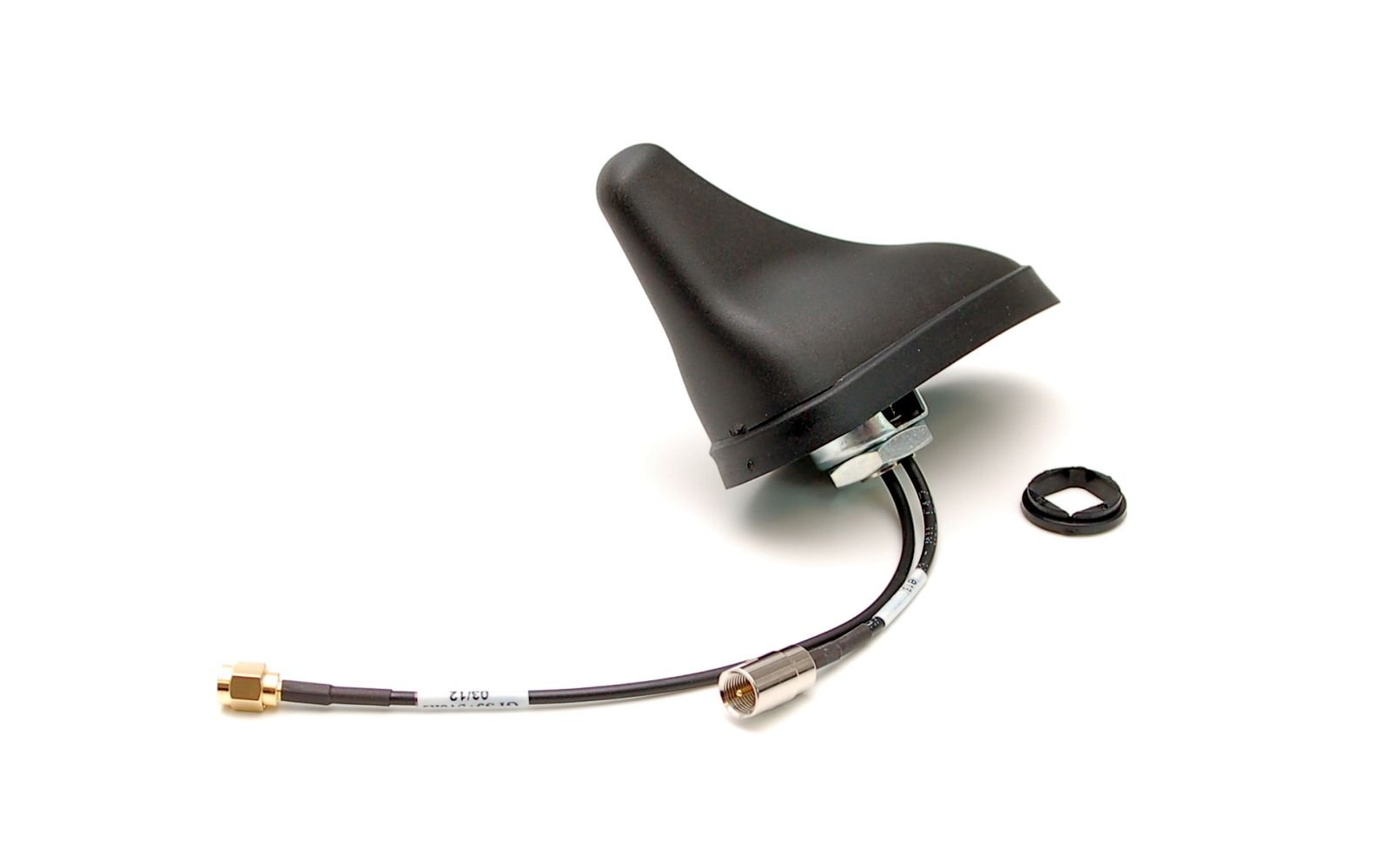 GPS data and GSM/UMTS mobile radio antenna in combination Haiflossenform