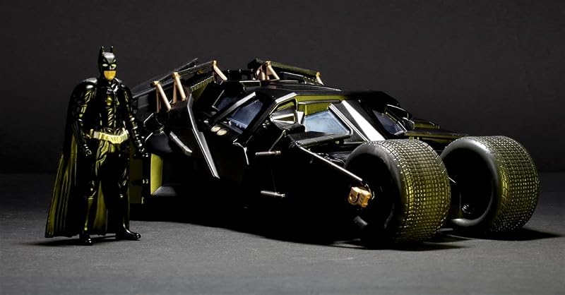 253215005 Batman The Dark Knight Batmobile in Scala 1:24 con Personaggio di Batman in Die Cast, Nero, One Size