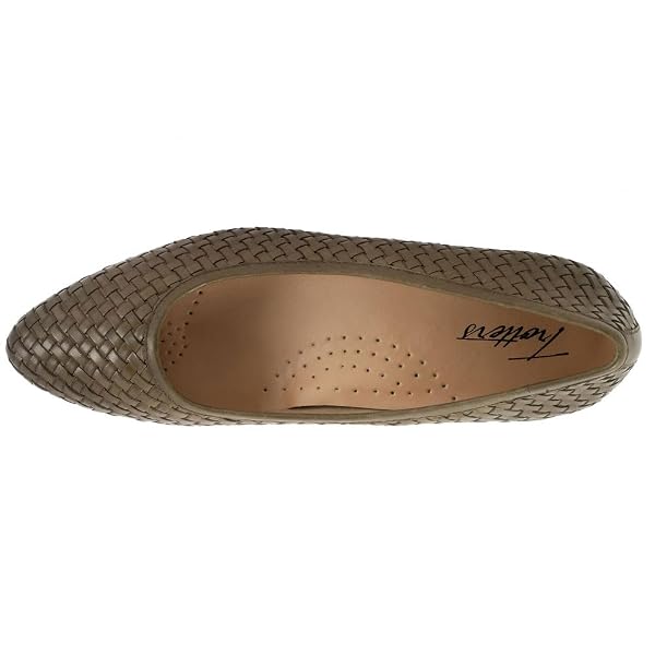 TROTTERS WOMEN’S JADE PUMP