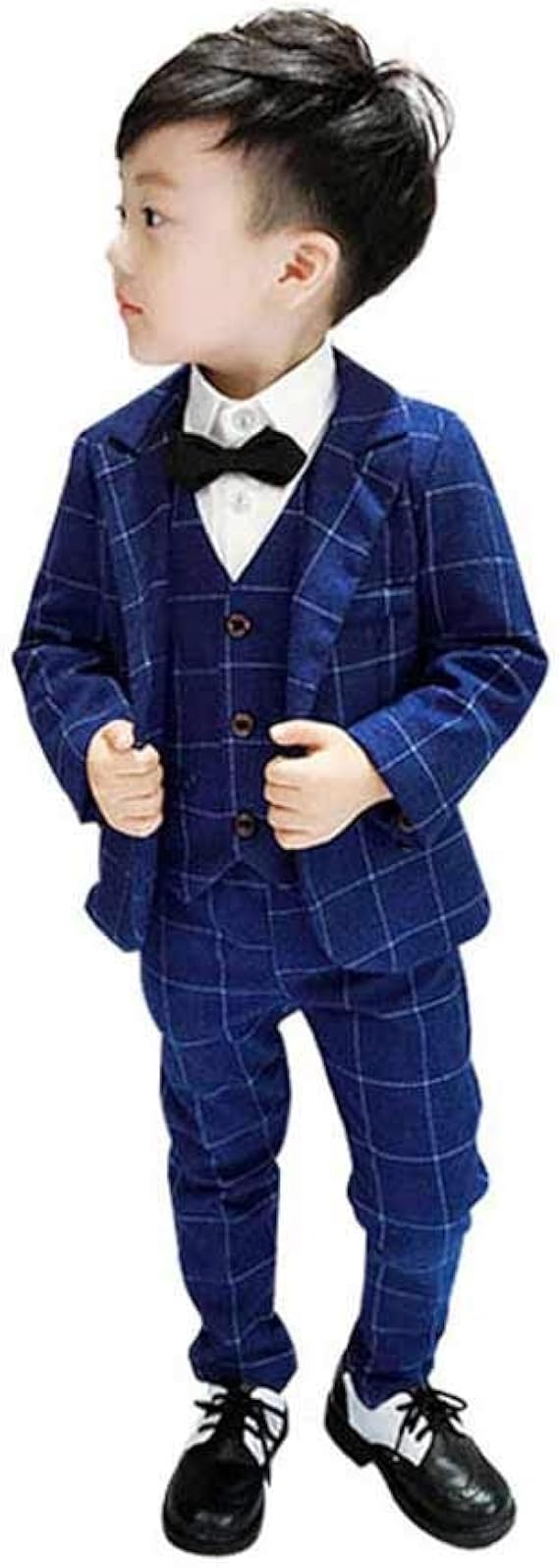 Amazon Co Jp 男の子フォーマルスーツ キッズスーツ 子供服 スーツセット 4点セット ジャケット ベスト ズボン 蝶ネクタイ おしゃれ かっこいい 入学式 七五三 卒業式 スリムタイプ 90 170cm 服 ファッション小物