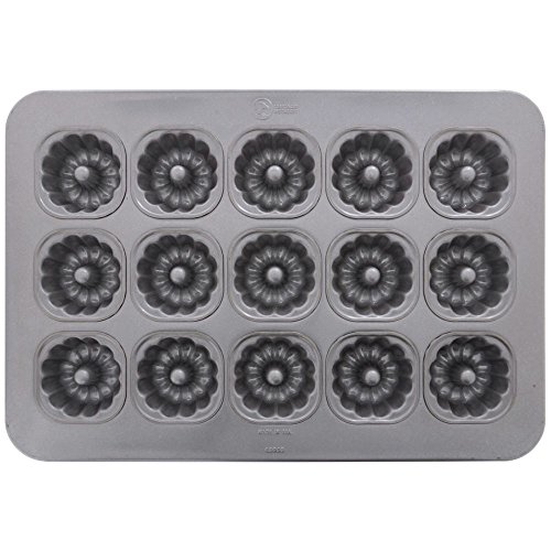 Chicago Metallic 43055 Mini-Fluted Tube Cake Pan (1 Each)