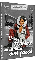 Un homme se penche sur son passé