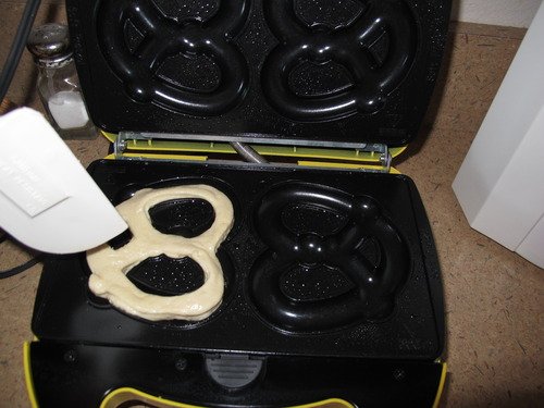 Nostalgia Electrics SPF200 Soft Pretzel Maker Home Supply Maintenance Store - Thumbnail 3