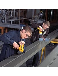 Taladro DeWalt DWD115K, 8 amperios, 3 8 pulgadas, VSR, mango en el medio, kit con portabrocas sin llave