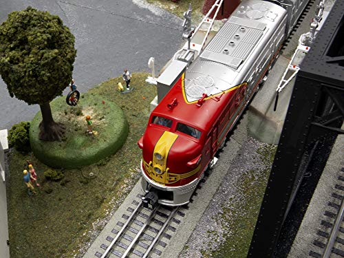 Lionel Santa Fe Super Chief LionChief Set with Bluetooth Capability, Electric O Gauge Model Train Set with Remote, Assorted