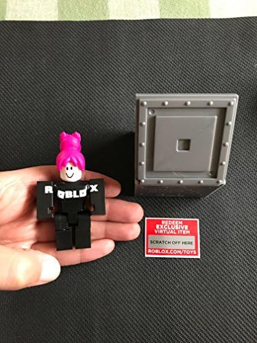 Roblox Series 1 Girl Guest Action Figure Mystery Box Virtual Item Code 2 5 Buy Online At Best Price In Uae Amazon Ae - roblox login in as guest 1