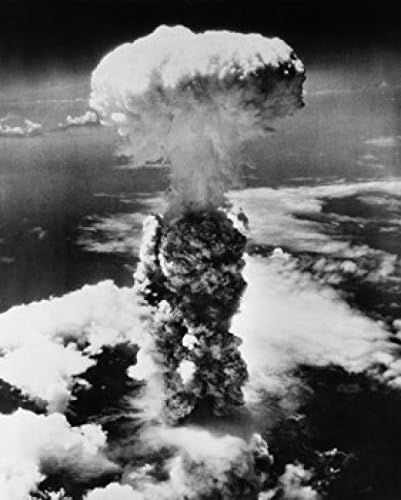 High Angle View Of An Atomic Bomb Explosion Hiroshima Japan Poster Print 18 X 24 Amazon De Kuche Haushalt Wohnen