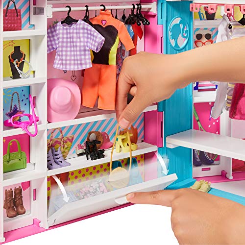 Barbie GPM43 - Traum Kleiderschrank mit 30+ Zubehörteilen, ca. 60 cm breit, 10+ Aufbewahrungsbereiche, mit Ganzkörperspiegel, kleiner Tisch & sich drehender Kleiderstange, inkl. 5 Outfits, ab 3 Jahren – Bild 4
