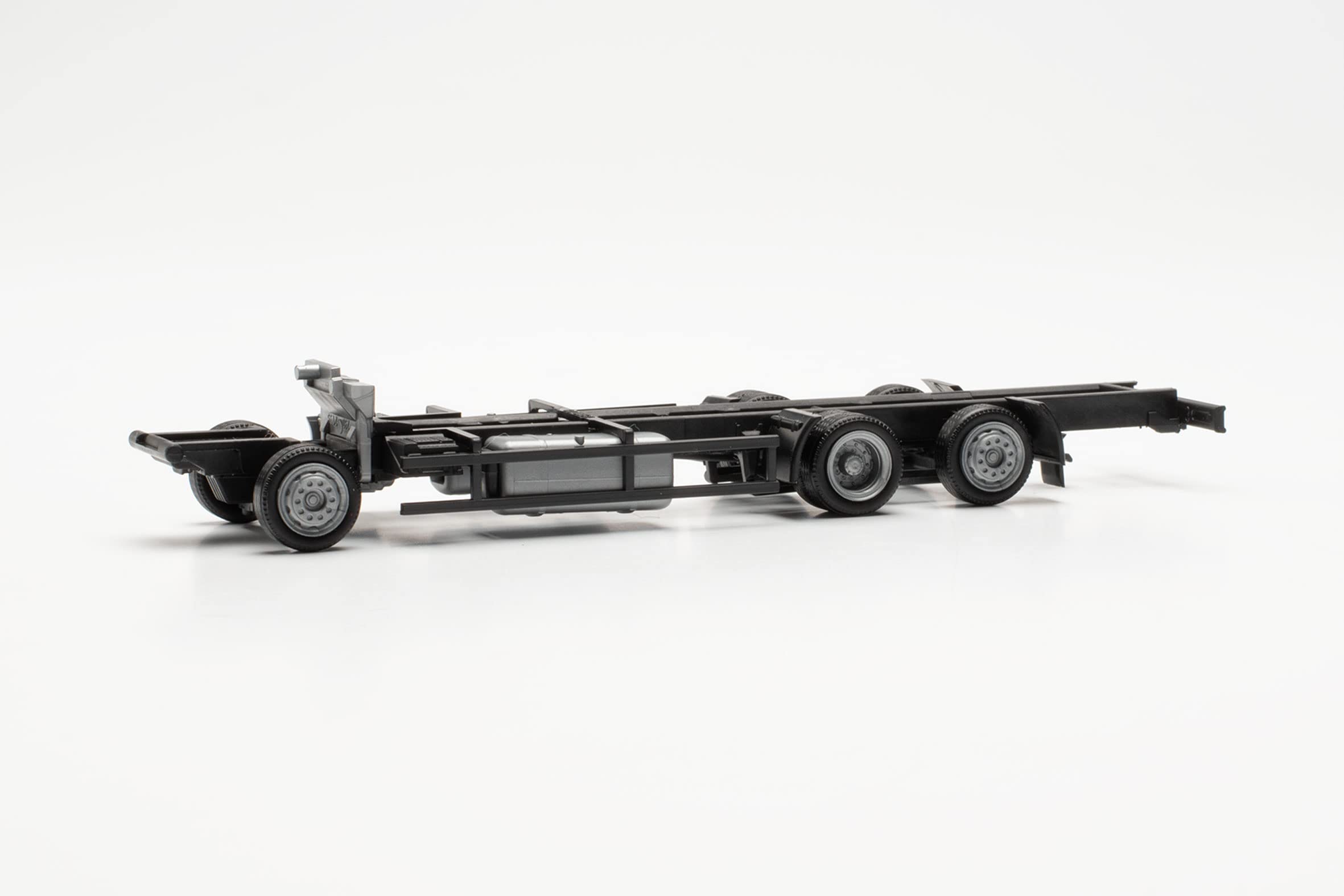 herpa truck model accessories, truck chassis Scania volume tractor 7.82m, 2 pcs., true to its original scale of 1:87, plastic car model for diorama, model building, miniature model kit