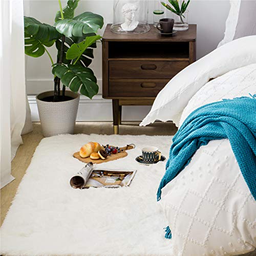 Bedsure Shag Area Rugs for Bedroom, White Fluffy Rug Plush Living Room