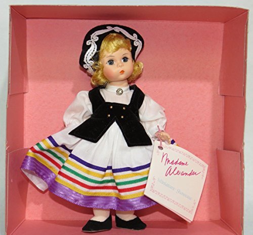 Madam Alexander 'Estonia' 545 'Miniature Showcase' Rare