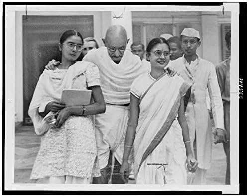 INFINITE PHOTOGRAPHS Photo: Mahatma Gandhi, grandaughters, New Delhi, India, 1947, Family