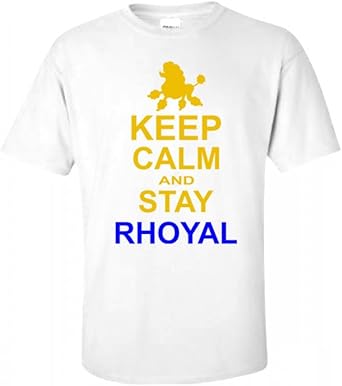 camiseta blanca con letras doradas