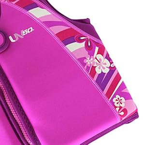 Schnorchelmasken 51O8eagvVrL. SS300 【Tolles Design】 Jackenstil, der sich um den Torso des Kindes legt und die Arme zum Schwimmen frei hält.
【Neopren-Material】 Hochwertiges Neopren für Wärme und Auftrieb geben Kindern mehr Sicherheit beim Schwimmen.
2MM Neoprene