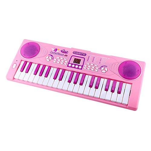 piano de niña con microfono