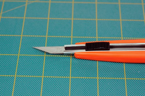 NT Cutter Multi-Use Plastic Cutter with Plastic Cutting Blade and Precision Knife Blade, 1 Cutter (M-500P) - Thumbnail 2
