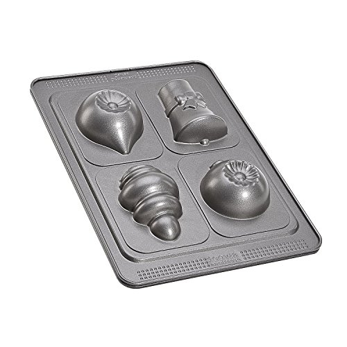 Decorative Cake Pans. Nordic Ware Platinum Collection Heritage Bundt Pan.