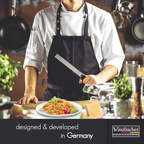 Winzbacher - Premium Zester Reibe I Parmesanreibe, Zitronenreibe, Muskatnuss Reibe, Ingwerreibe u.v.m. I rasiermesserscharfe Edelstahl Klinge I Spülmaschinenfest I inkl. Schụtz & Reinigungsbürste thumbnail 2