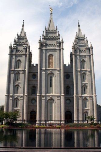 Mormon Temple in the Daytime in Salt Lake City Utah Journal: 150 page lined notebook/diary