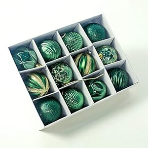 Twaalf stuks Groene kerstballen (6cm)