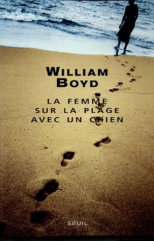 La femme sur la plage avec un chien: nouvelles