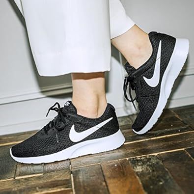 Amazon Co Jp ナイキ ウィメンズ タンジュン 定番人気モデル 011ブラック ホワイト 25 5 スポーツ アウトドア