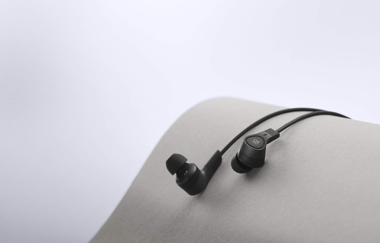 Bang & Olufsen カナル型イヤホン Beoplay H3 MK2 通話対応/iOSリモコン ブラック【国内正規品】