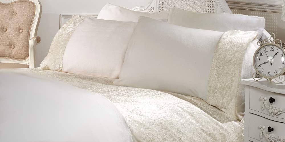 ThermaSoft Limited Four (4) Piece Luxurious Micro Fleece Super King Size Bed Duvet Set that offers incomparable Softness & Warmth, Easy Care and No Ironing.