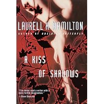 A Kiss of Shadows (Meredith Gentry, Book 1): Hamilton, Laurell K ...