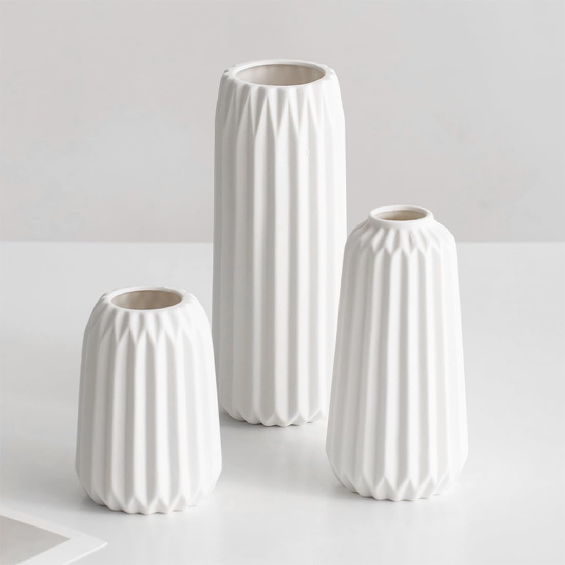 Small Ceramic Vase Set for Dining Table Decoration, Set of 3 White Flower Vase in Nordic Style for Home Decor, Mini Decorative Vase for Single Flower and Pampas Grass - Height 4-6-8 inch