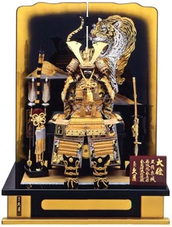 Amazon 五月人形 久月作 鎧 虎二曲塗屏風中高床台飾り 久月ｑプレミアム付 間口70cm 当店オリジナル豪華5点ｓet 付 毛せんに 名前を刺繍します さらに 富山県の美味しい こしひかり 5kgプレゼント 鎧飾り おもちゃ