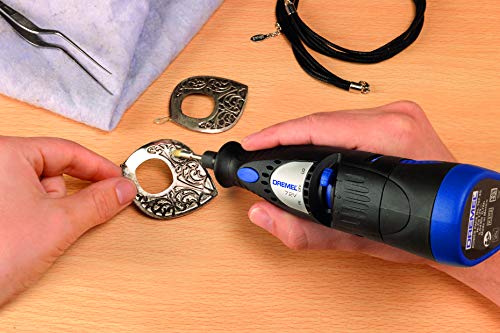 Dremel 537 Messingbürste Zubehörsatz für Multifunktionswerkzeug mit 3 Messingbürsten 3,2mm zum Entrosten, Entgraten und Reinigen von Metall, Gold, Kupfer, Stahl, Blech, Messing u.v.m. Grau 13 mm – Bild 4