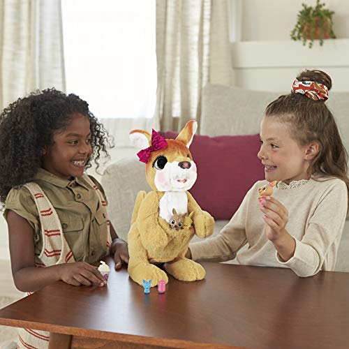 Hasbro Josie, das Känguru, interaktives Plüschspielzeug, 70+ Geräusche und Reaktionen, ab 4 Jahren, E6724, Gelb – Bild 6