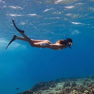 Schnorchelmasken 51Q1UXgk4jL. SS300 Komfortable Tauchflossen: Die Flossen bestehen aus hochreaktiven und leichten Materialien, um agiles und nicht sehr ermüdendes, aber dennoch effektives Treten zu gewährleisten. Perfekt zum Schnorcheln oder Schwimmen.
Einstellbare Schnorchelflossen: Stellen Sie die Schnorchelausrüstung mithilfe des einfachen Schnallen- und Klicksystems so ein, dass sie bequem sitzt und sich mühelos hinein- und herausziehen lässt.
Kompakte Größe, perfekt für unterwegs - Die kurzen Flossen sind leicht und passen gut in Netztaschen oder Gepäck, sodass Sie sie problemlos mitnehmen können. In jeder Flosse befindet sich eine zusätzliche Polsterung, damit sie auch bei Nichtgebrauch in Form bleiben.