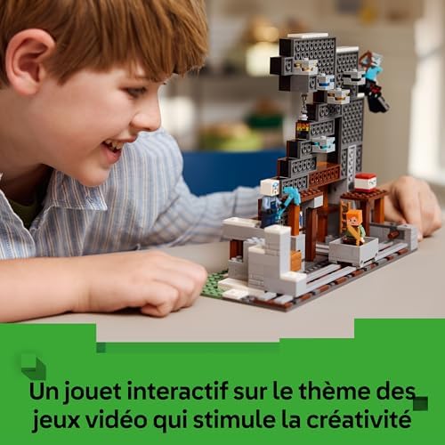 Minecraft La Mine en Forme de Pioche - Jouet de Construction Interactif - Figurines d'Alex, d'un Mineur & d'un Vagabond sur Araignée - Cadeau Collector pour Gamer, Garçon ou Fille dès 8 ans 21277