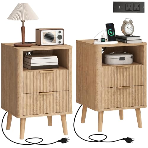 HOMCOM Fluted Nightstands Set of 2 with Charging Station, Modern Bedside Tables with 2 Drawers, Open Shelf, 2 Outlets and USB Ports, Side End Tables for Bedroom, Oak