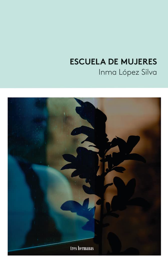 Portada de Escuela de mujeres (TIERRAS DE LA NIEVE ROJA)