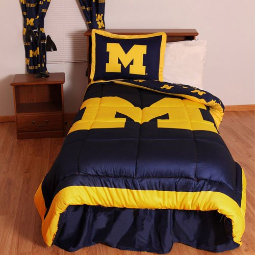 College Covers Michigan Wolverines Reversible Comforter Set, Full
