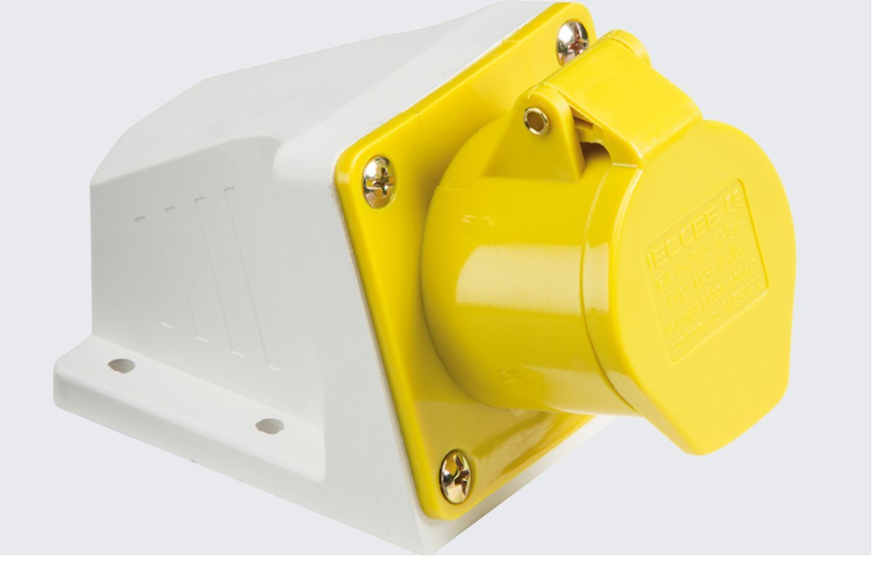 Knightsbridge INAV003 110 V IP44 16 A Angled Surface Mount Socket