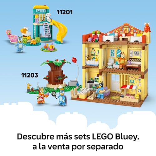Bluey Excursión Familiar a la Playa de Bluey - 3 Minifiguras Inc. Bingo y Chilli - 2 Tablas de Surf, Castillo de Arena y Coche Construíble de Juguete - Regalo para Niñas y Niños de 4+ Años 11202