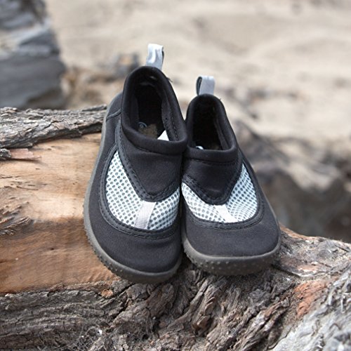 i play. Water Shoes - Black/White  - Size 4